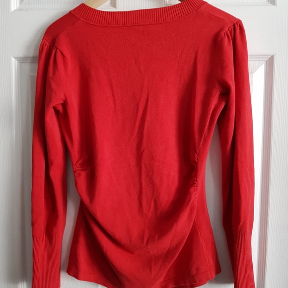 Curve Fitted Vneck Long Sleeve Top - Picture 6 of 6